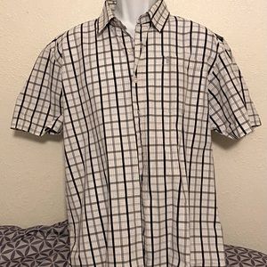Men’s South Pole short sleeve button down shirt.